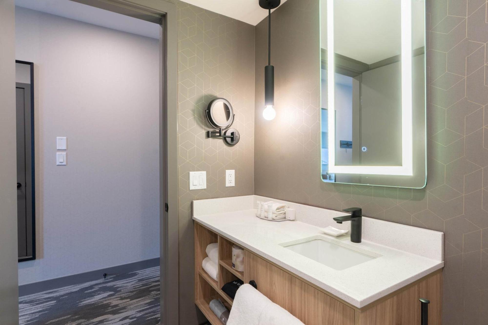 Sandman Signature Dartmouth Hotel & Suites エクステリア 写真